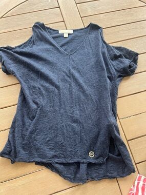 Michael Kors Navy Cold-Shoulder V-Neck Short Sleeve Top